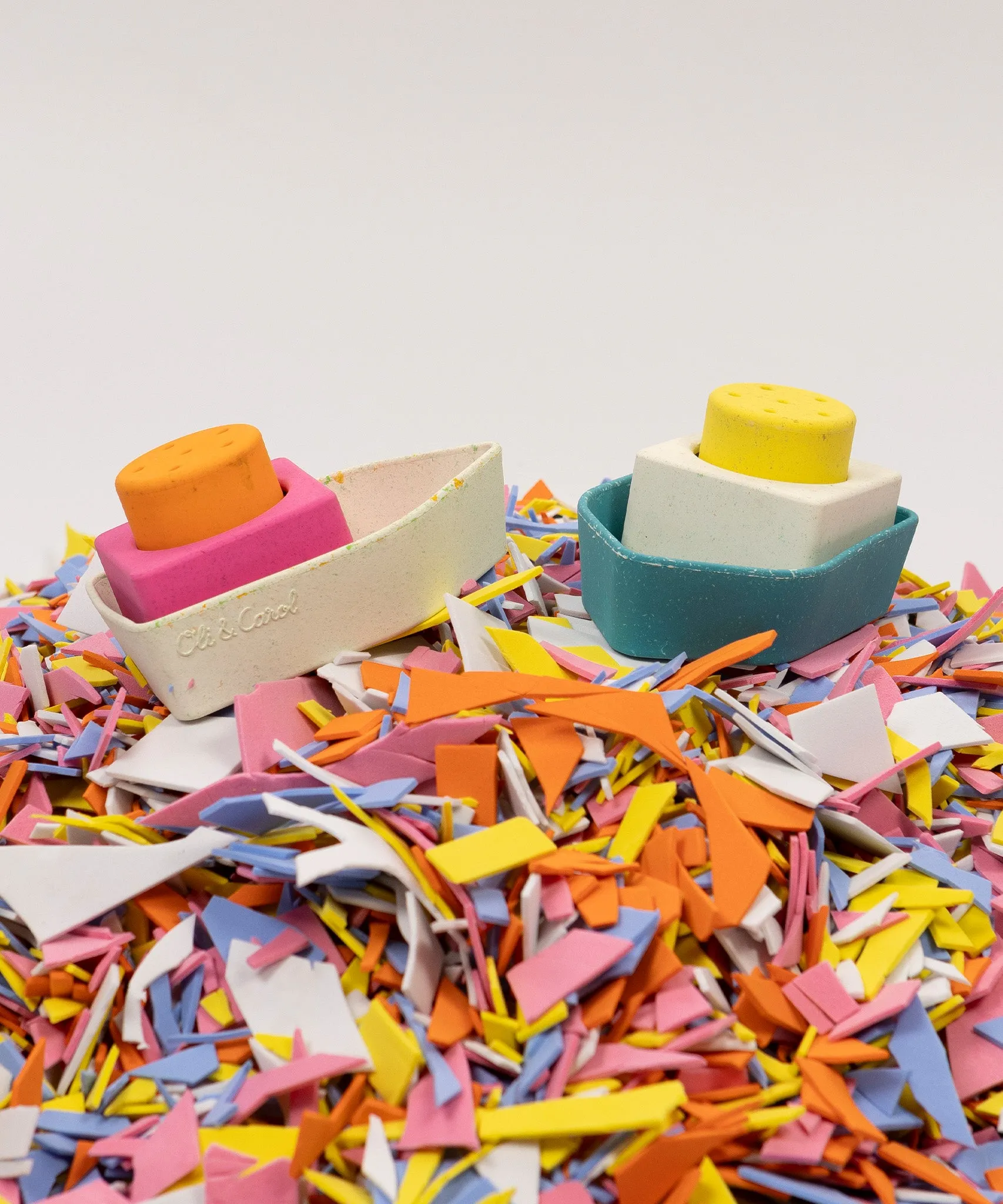 Oli & Carol Boat Bath Toy