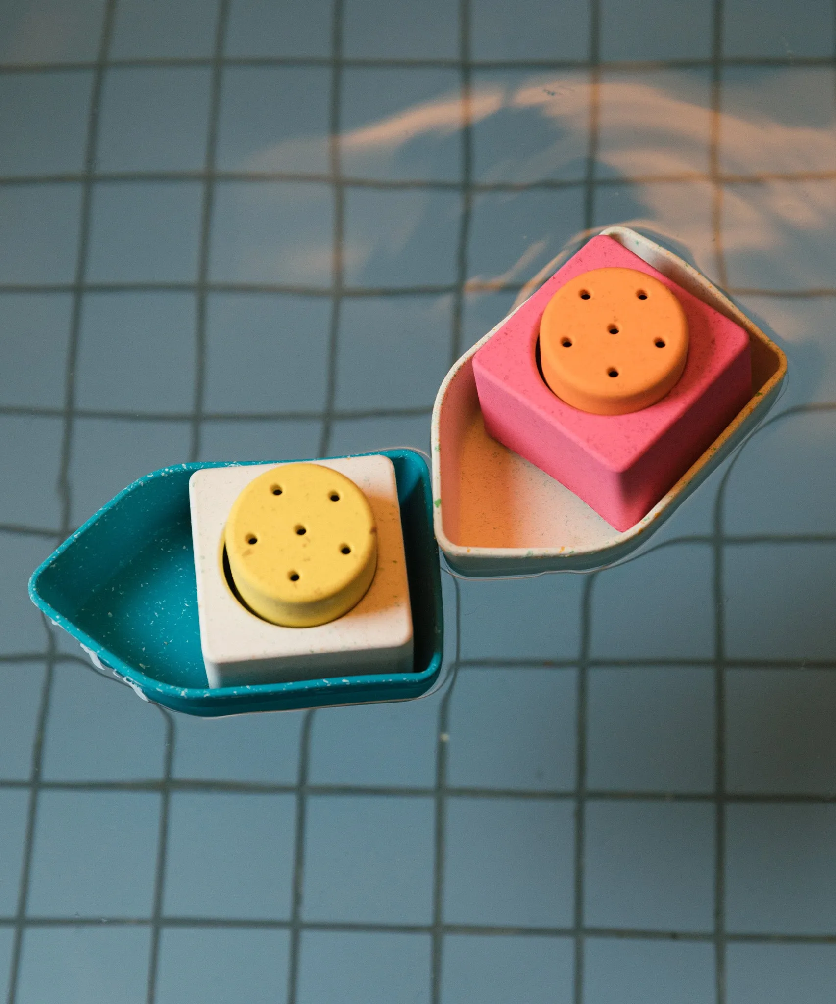 Oli & Carol Boat Bath Toy